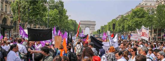 法国近600人抗议医院条件差 巴黎香街一度被封锁